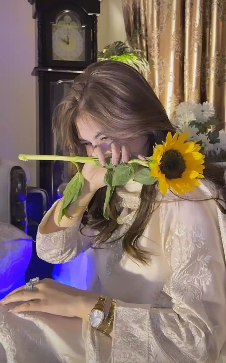 Cute Girls Dp for WhatsApp