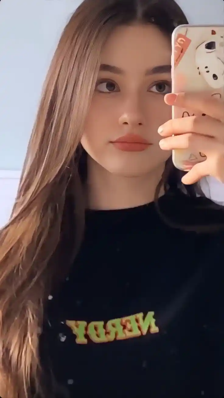 Cute Girls Dp for WhatsApp