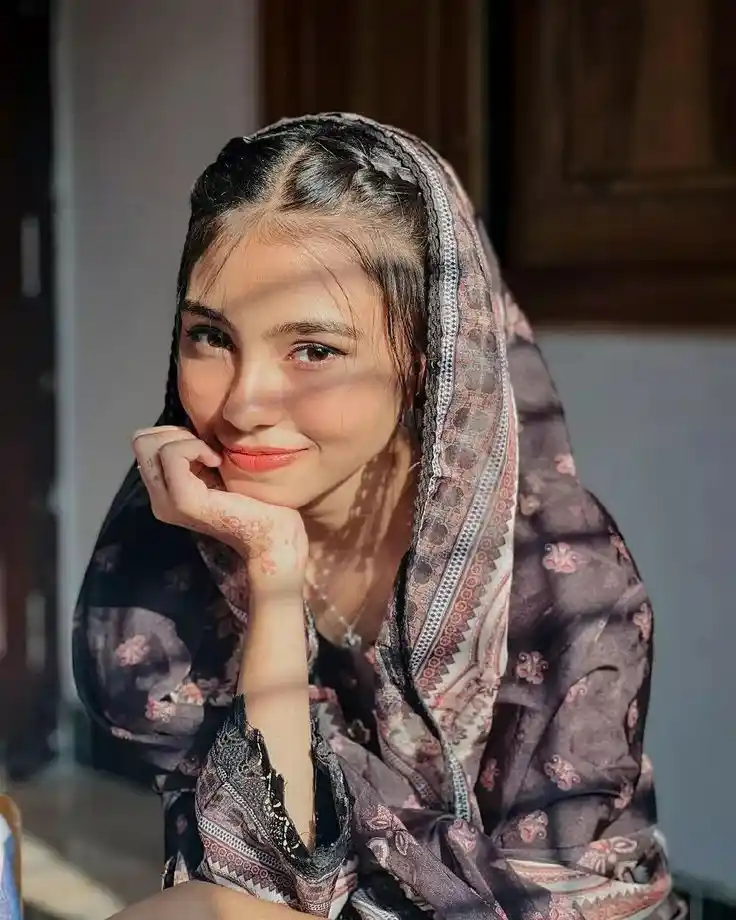 Cute Girls Dp for WhatsApp