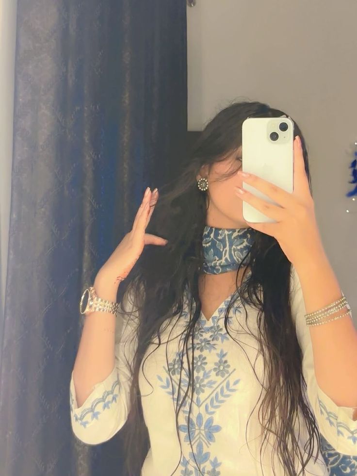 Hide Face Girl Pic for Instagram