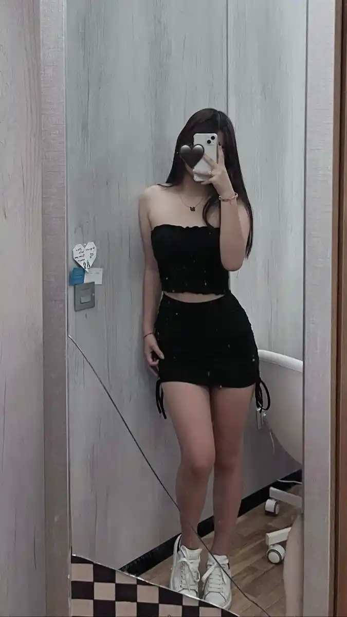 Hide Face Girl Pic for Instagram