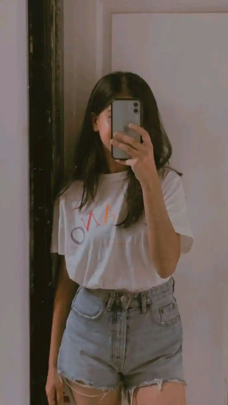 Hide Face Girl Pic for Instagram