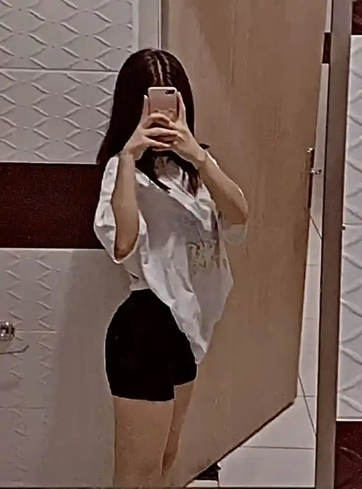 Hide Face Girl Pic for Instagram