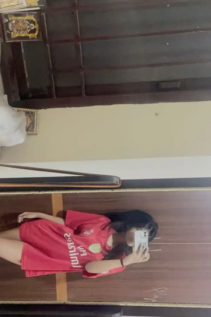 Hide Face Girl Pic for Instagram