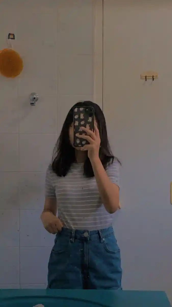 Real Girl Hide Face Photo DP