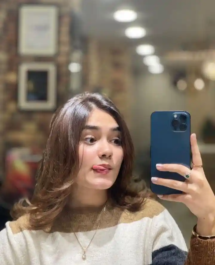 Real Girl Hide Face Photo DP