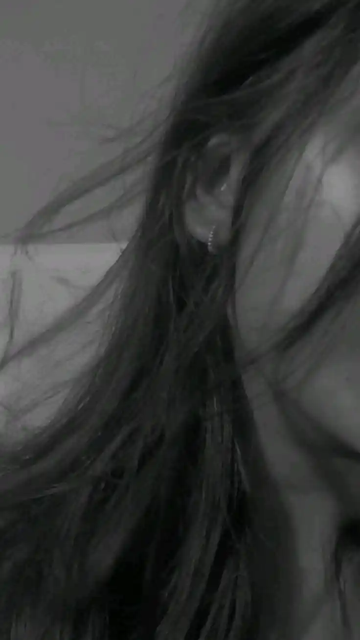 Real Hide Face Girl Pic