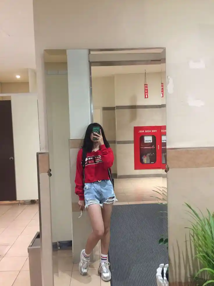 Real Hide Face Girl Pic