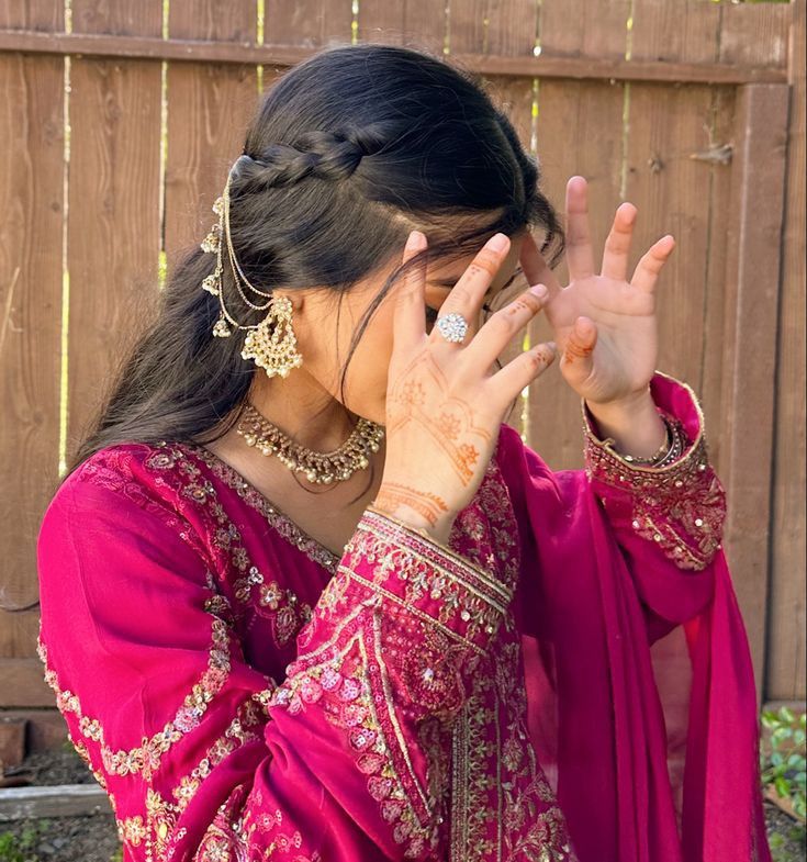 Real Hide Face Girl Pic