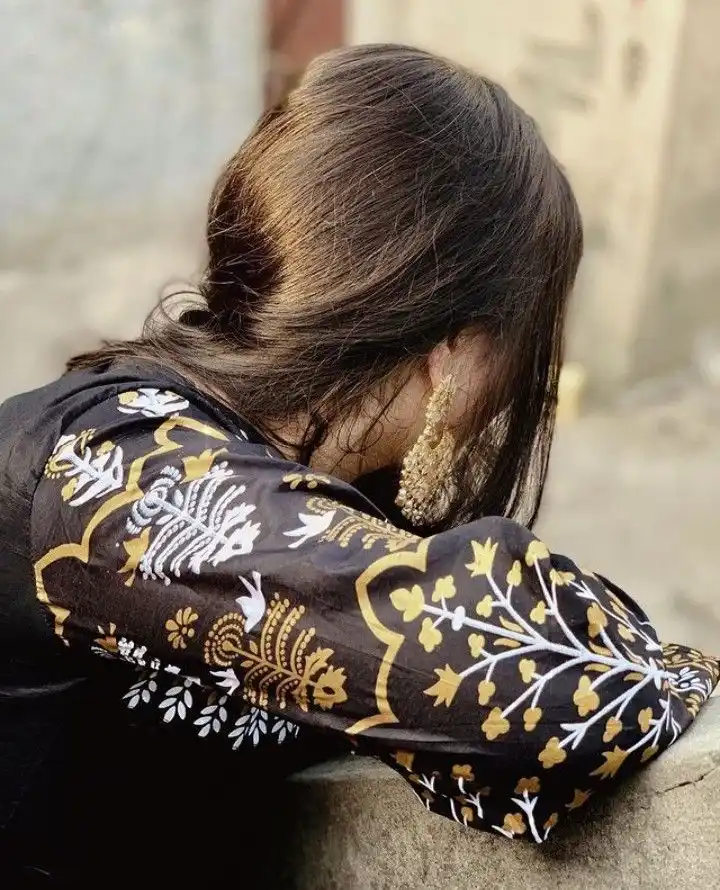 and Real Hide Face Girl Dp for Whatsapp