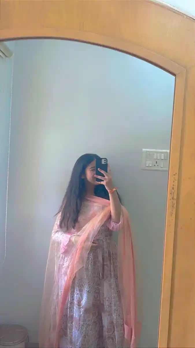 and Real Hide Face Girl Dp for Whatsapp